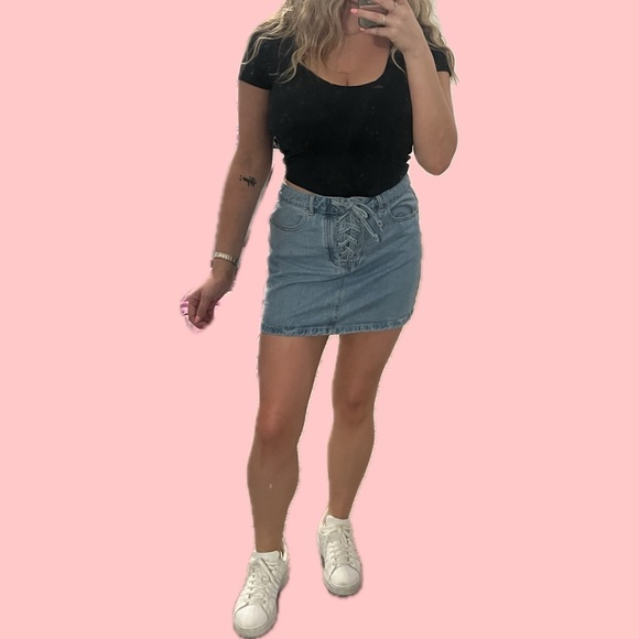 Forever 21 Lace Up Light to Medium Wash Denim High Rise Mini Skirt Size 30 large - Picture 5 of 8